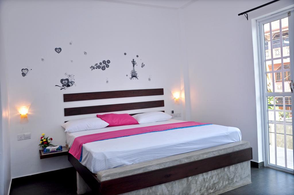Petit Guest House Negombo Extérieur photo