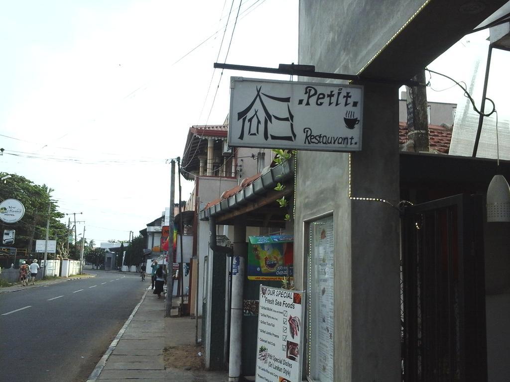 Petit Guest House Negombo Extérieur photo