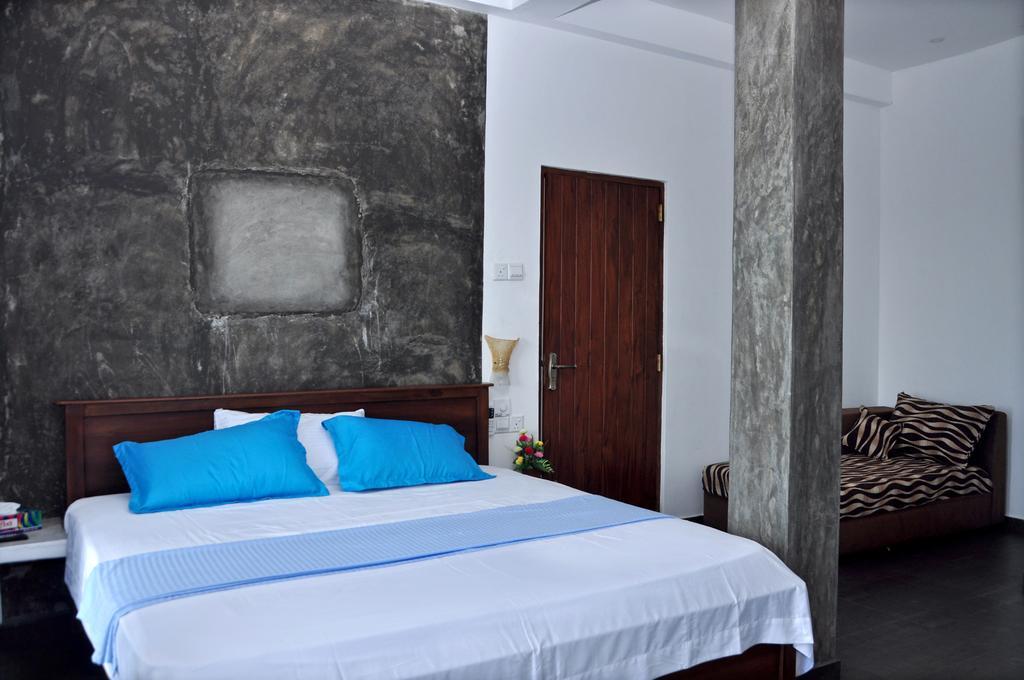 Petit Guest House Negombo Extérieur photo